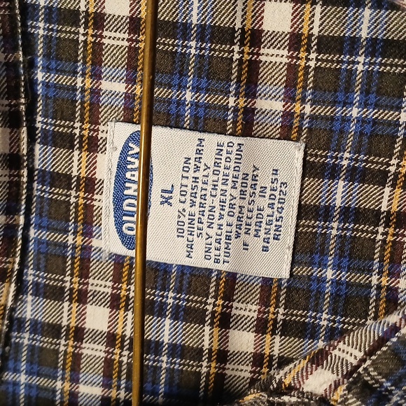 Button down shirt - Picture 2 of 3